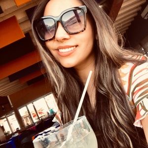 Hey there! Happy Poshing 🛍✨✨